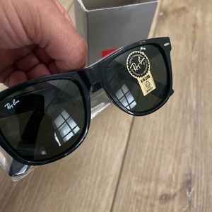 (NWT) Ray- Ban Original Wayfarer Sunglasses